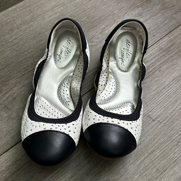 NWOT White & Navy Laser Cutout Ballet Flats - Picture 3 of 5